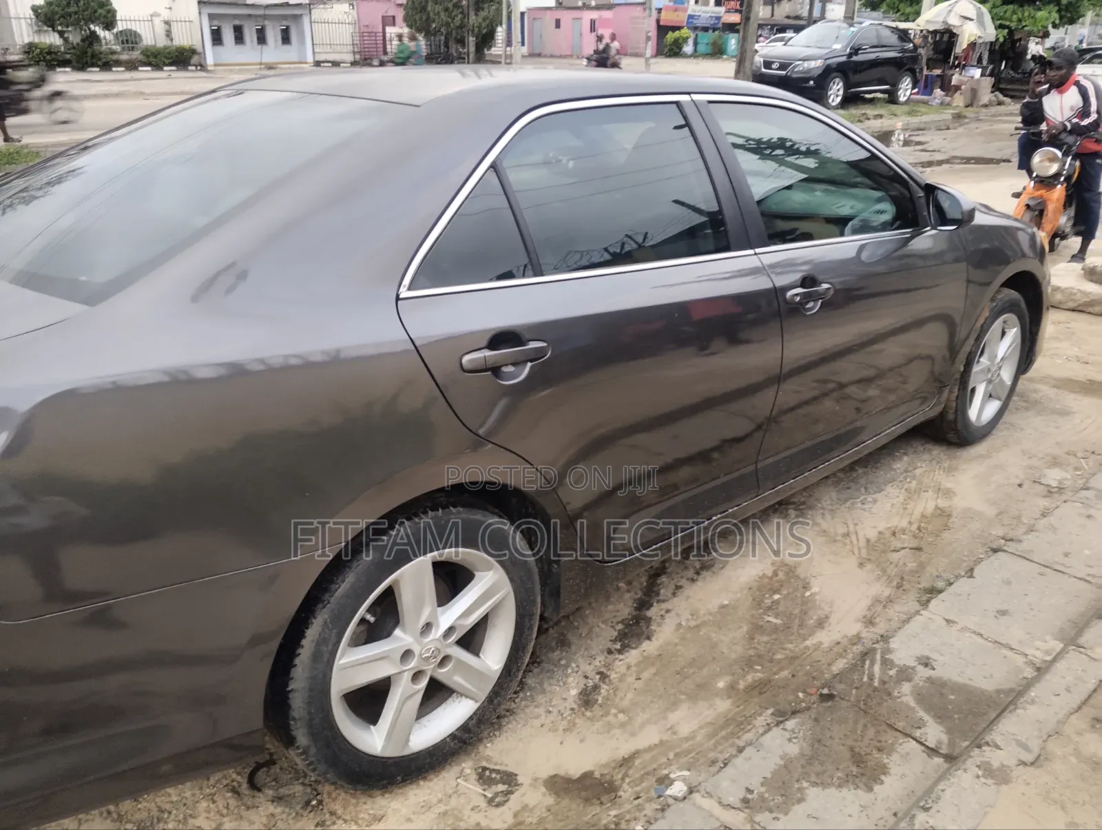 Toyota Camry LE 4dr Sedan (2.5L 4cyl 6A) 2013 Gray