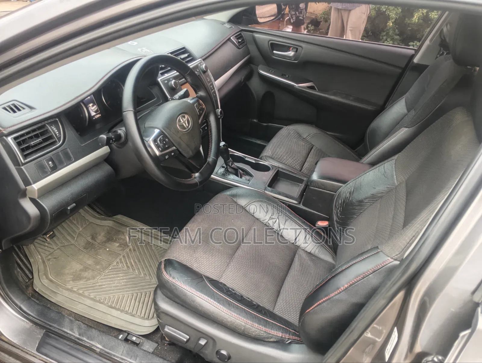 Toyota Camry SE 4dr Sedan (2.5L 4cyl 6A) 2015 Gray