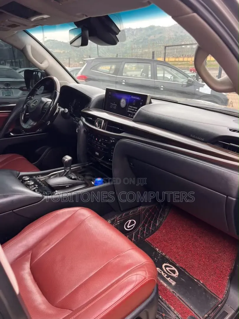 Lexus LX 570 (5 seats) AWD 2017 Gold