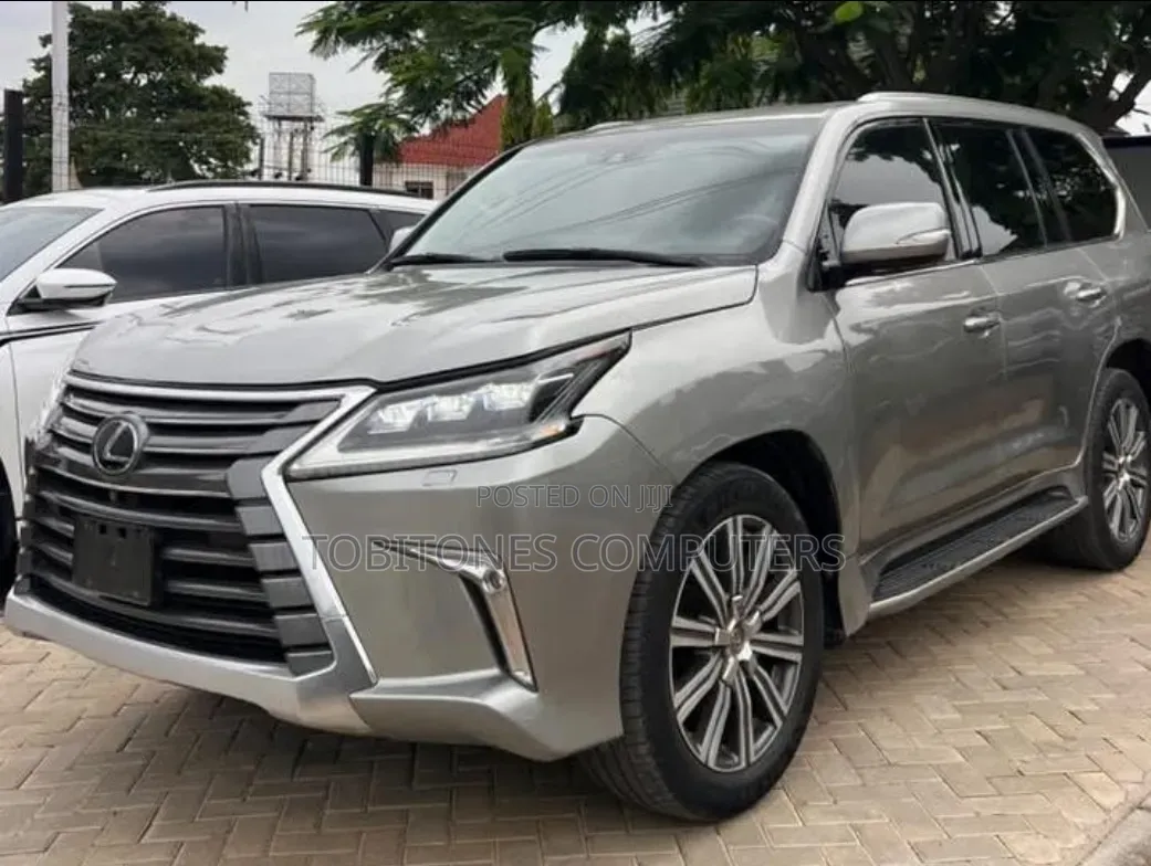 Lexus LX 570 (5 seats) AWD 2017 Gold
