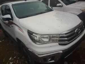 Toyota Hilux SR5+ 4x4 2019 White