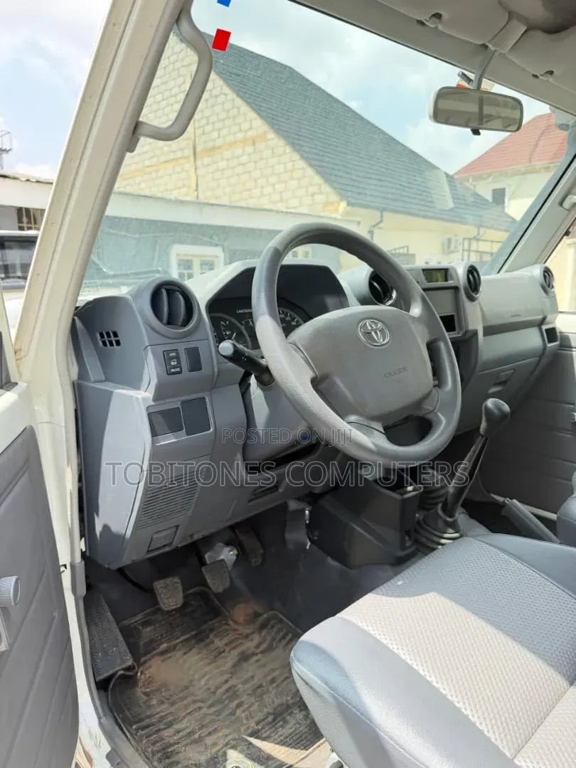Toyota Hilux 2.5 D-4D SRX 2011 Black