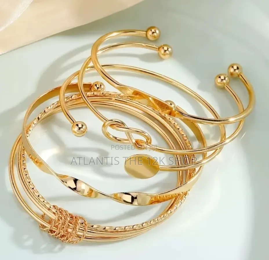 Adjustable Ladies Bracelet Golden Gorgeous Perfect Gift