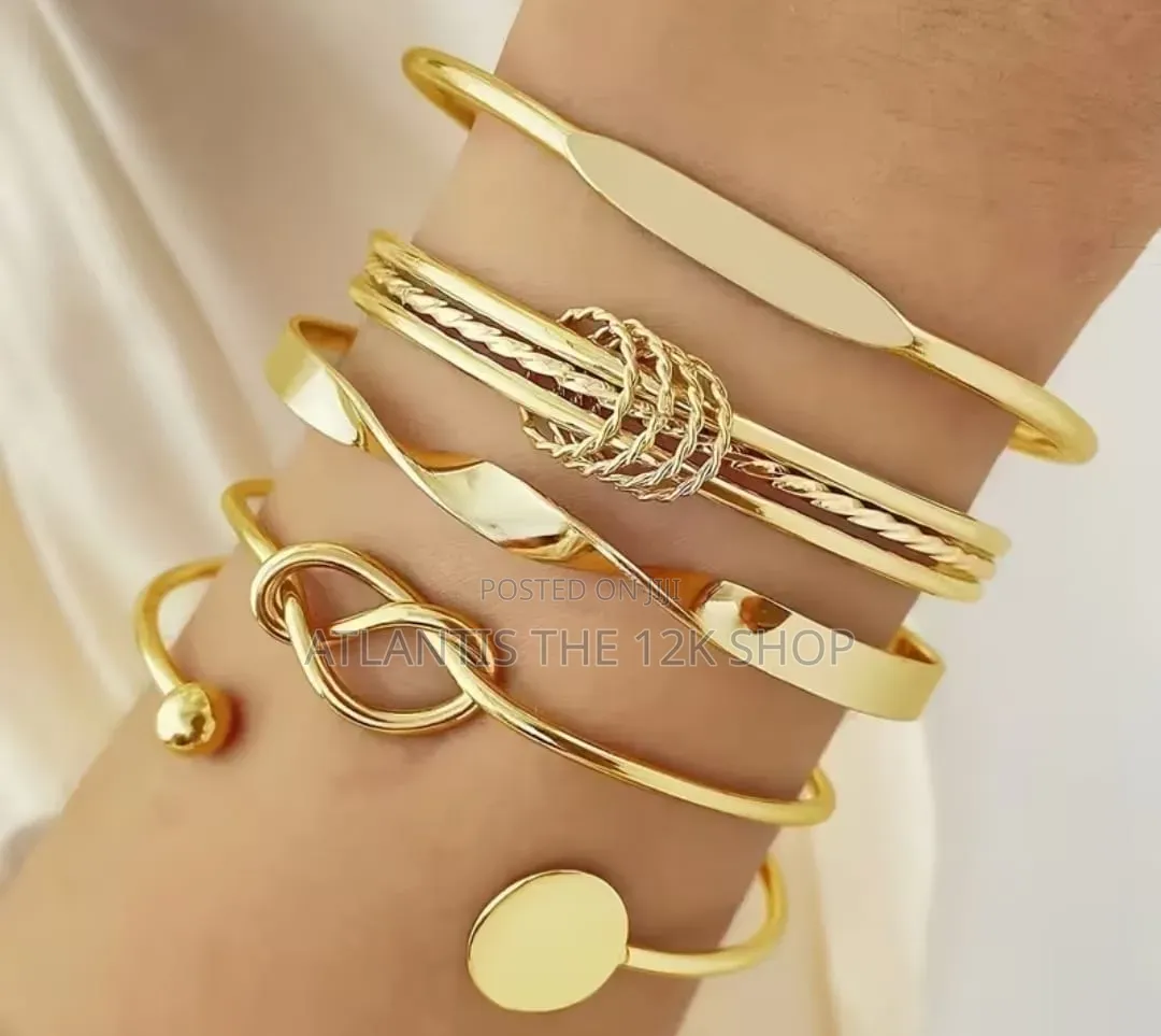Adjustable Ladies Bracelet Golden Gorgeous Perfect Gift