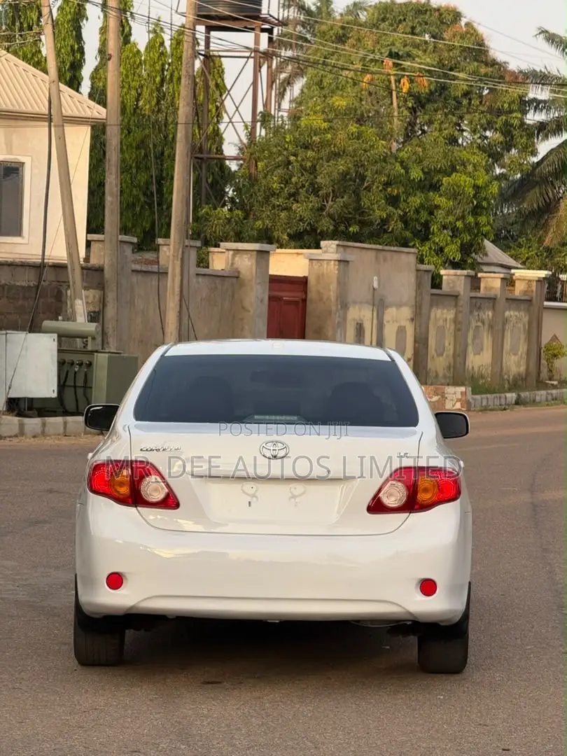 Toyota Corolla 2009 White