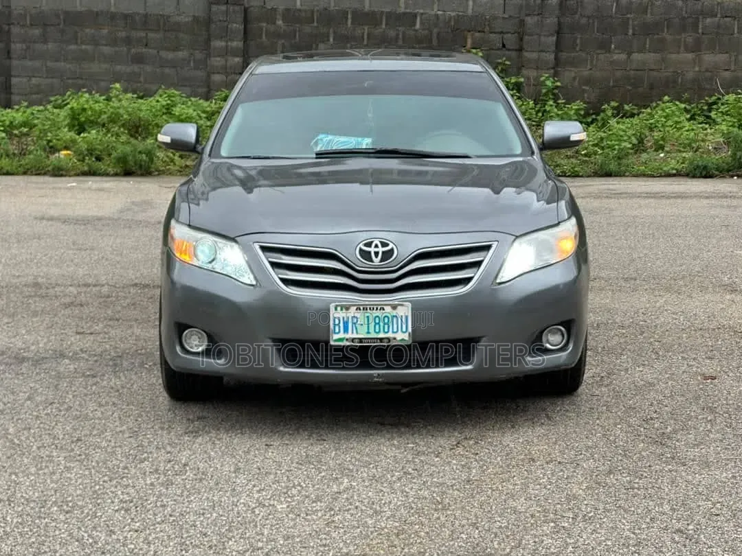 Toyota Camry LE 4dr Sedan (2.5L 4cyl 6A) 2011 Gray