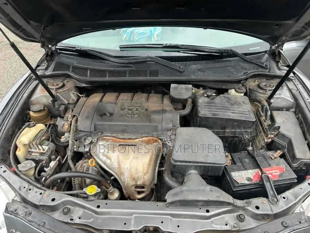 Toyota Camry LE 4dr Sedan (2.5L 4cyl 6A) 2011 Gray