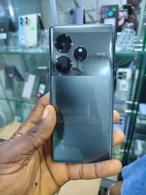 Realme GT 6 512 GB Red