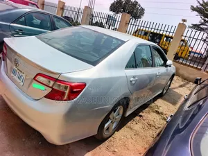 Toyota Camry SE 4dr Sedan (2.5L 4cyl 6A) 2012 Silver