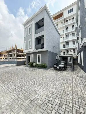 5bdrm Duplex in Lekki Right Hand for sale