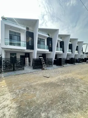 3bdrm Duplex in Ikota Villa Estate for sale