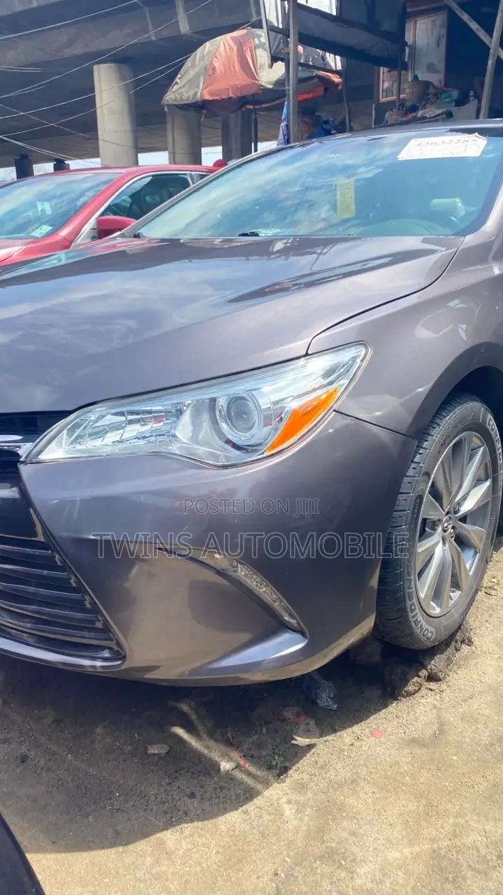 Toyota Camry XLE 4dr Sedan (3.5L 6cyl 6A) 2017 Gray
