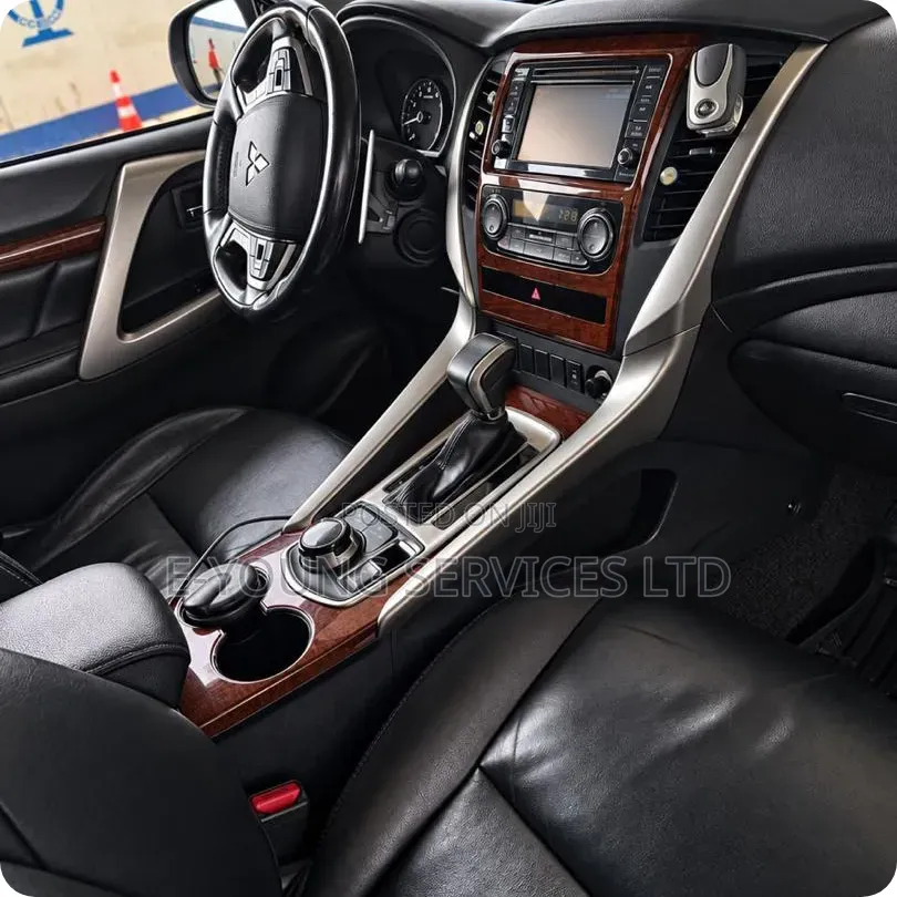 Mitsubishi Pajero Sport 2018 Gray