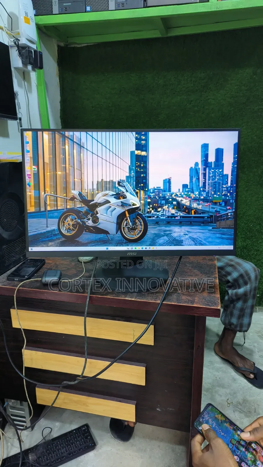 27 Inches MSI Gaming IPS Monitor 1440p 180hz Refresh Rate