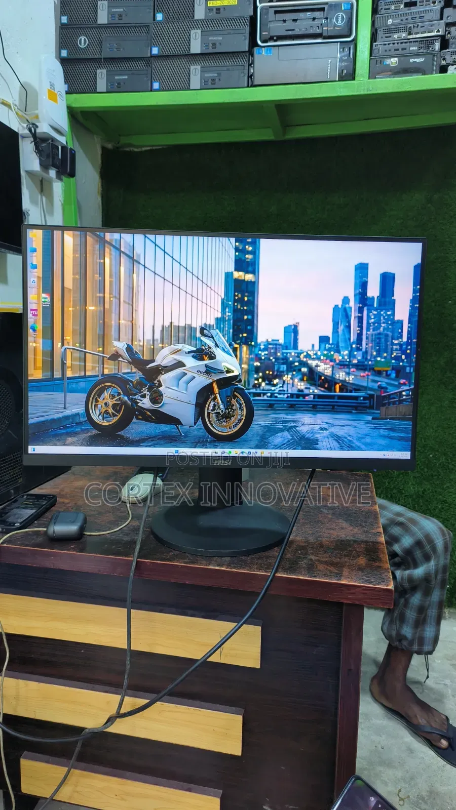 27 Inches MSI Gaming IPS Monitor 1440p 180hz Refresh Rate
