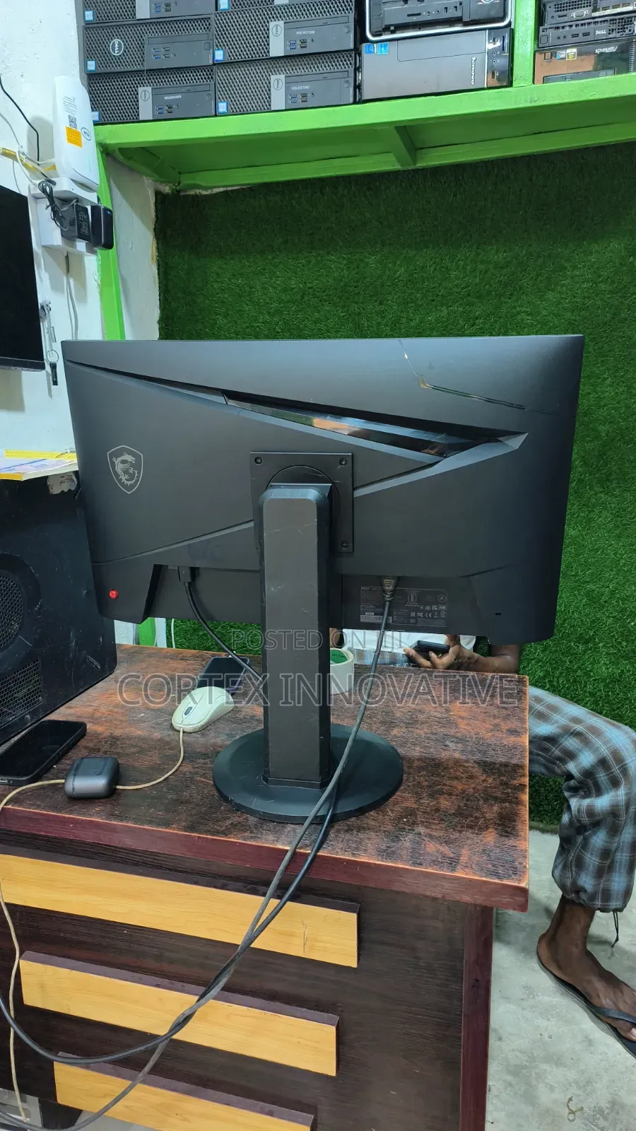 27 Inches MSI Gaming IPS Monitor 1440p 180hz Refresh Rate