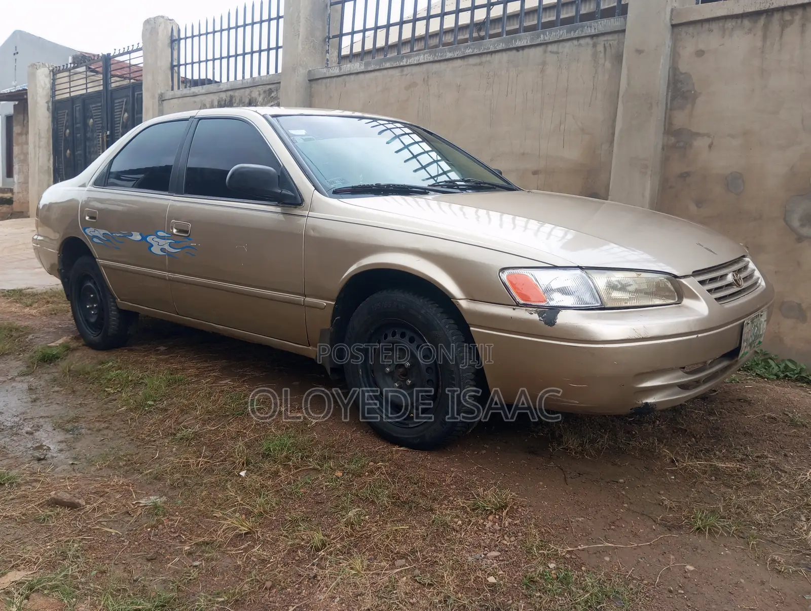 Toyota Camry LE 4dr Sedan (2.2L 4cyl 4A) 2000 Gold