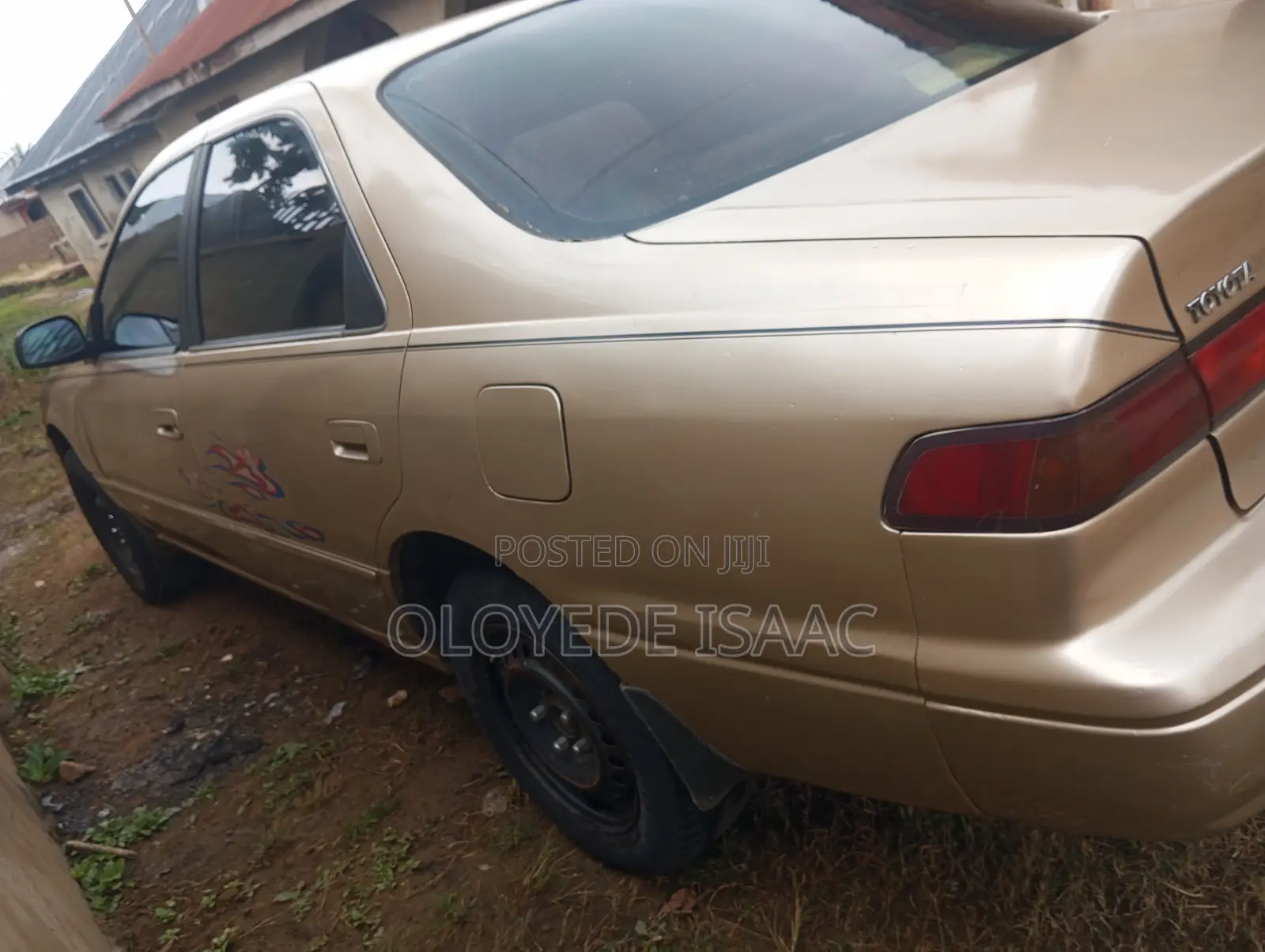 Toyota Camry LE 4dr Sedan (2.2L 4cyl 4A) 2000 Gold