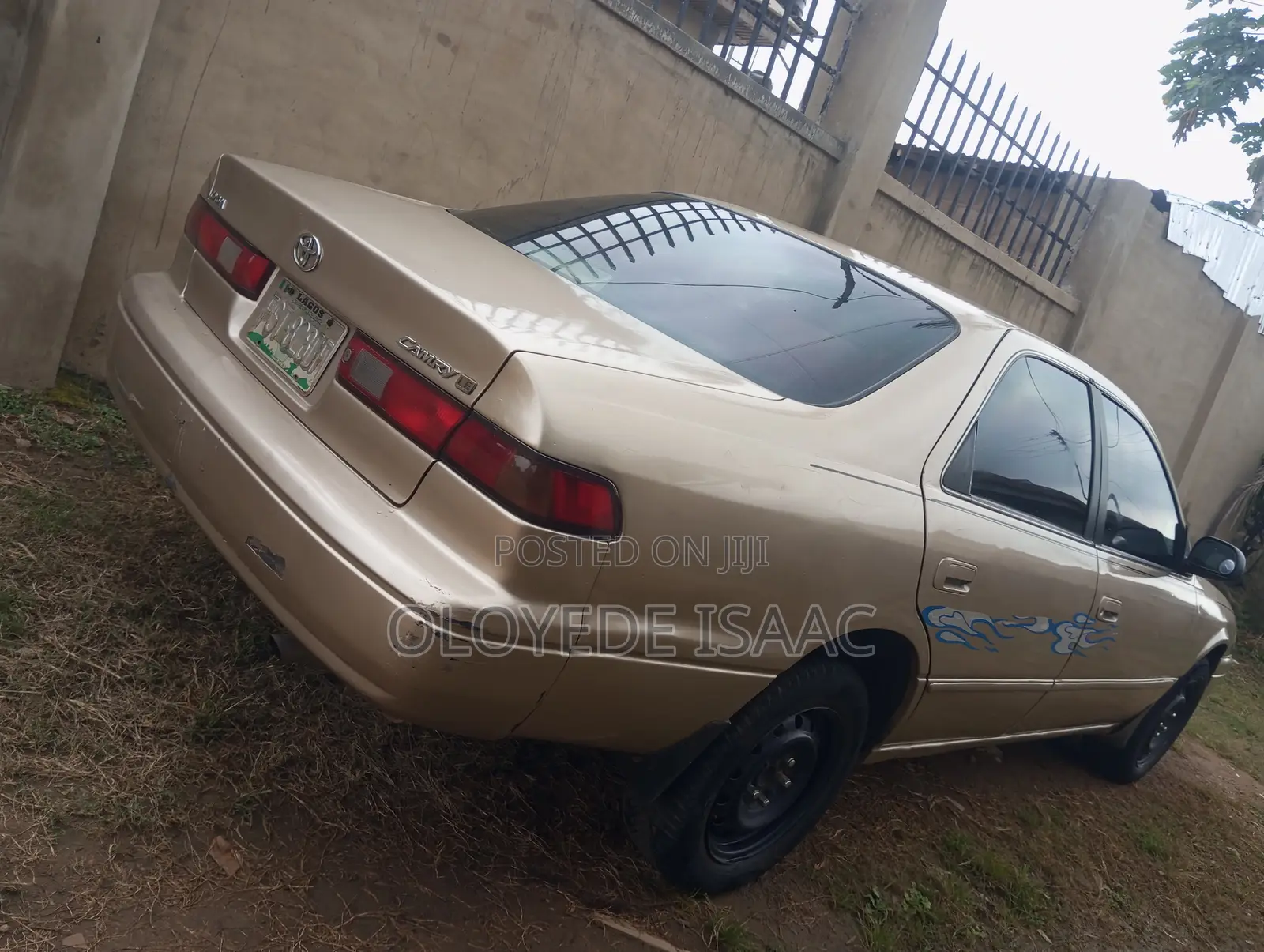 Toyota Camry LE 4dr Sedan (2.2L 4cyl 4A) 2000 Gold