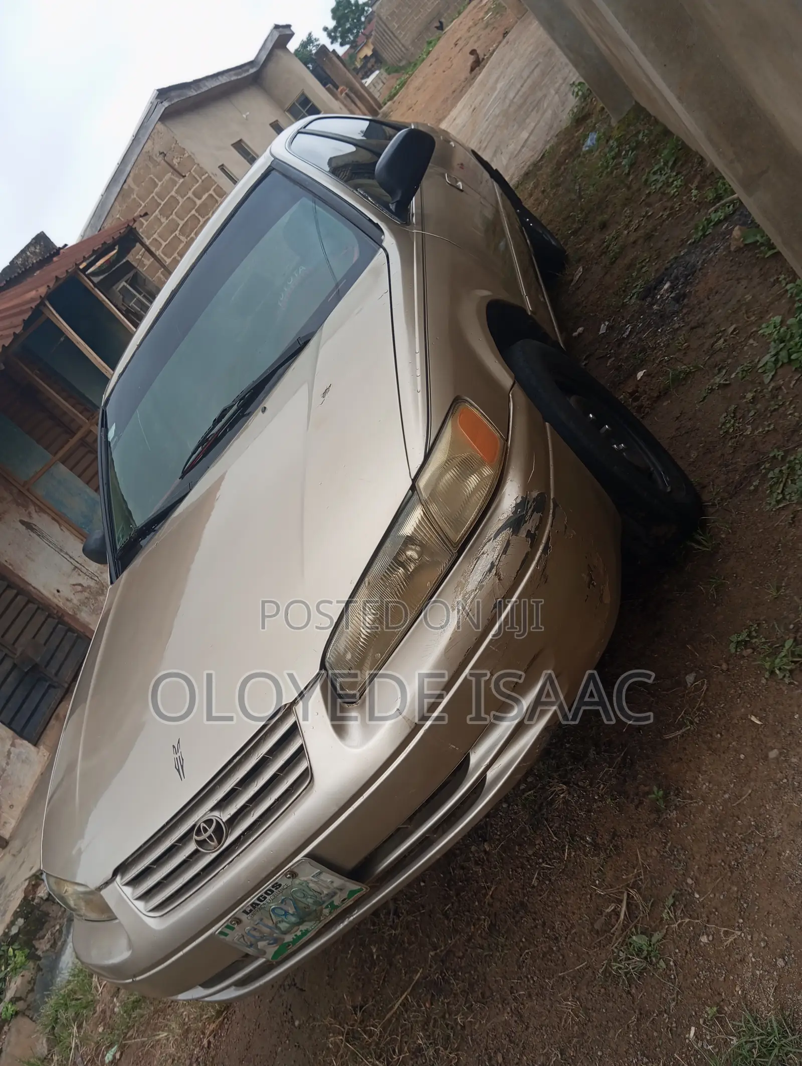 Toyota Camry LE 4dr Sedan (2.2L 4cyl 4A) 2000 Gold