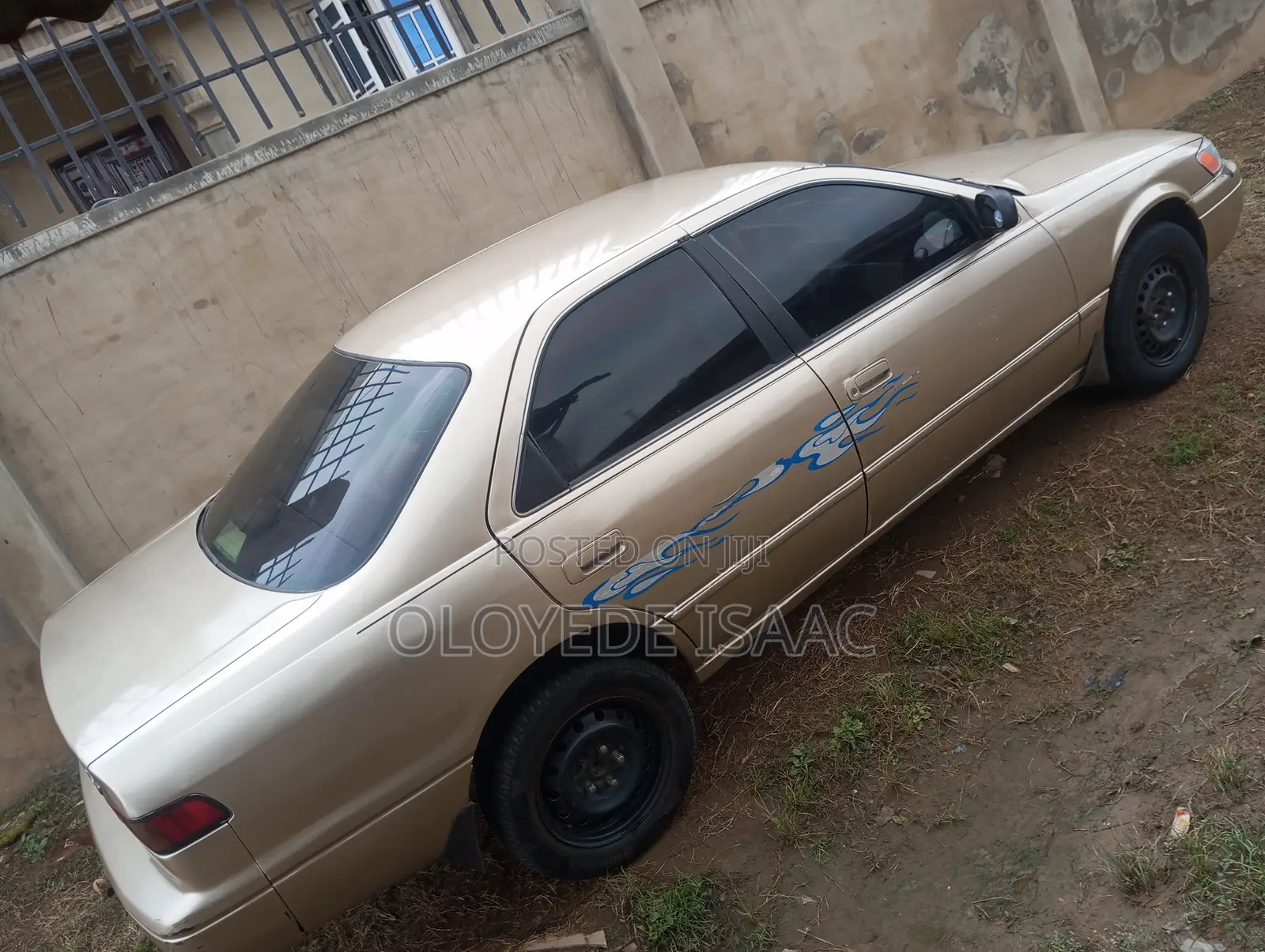 Toyota Camry LE 4dr Sedan (2.2L 4cyl 4A) 2000 Gold