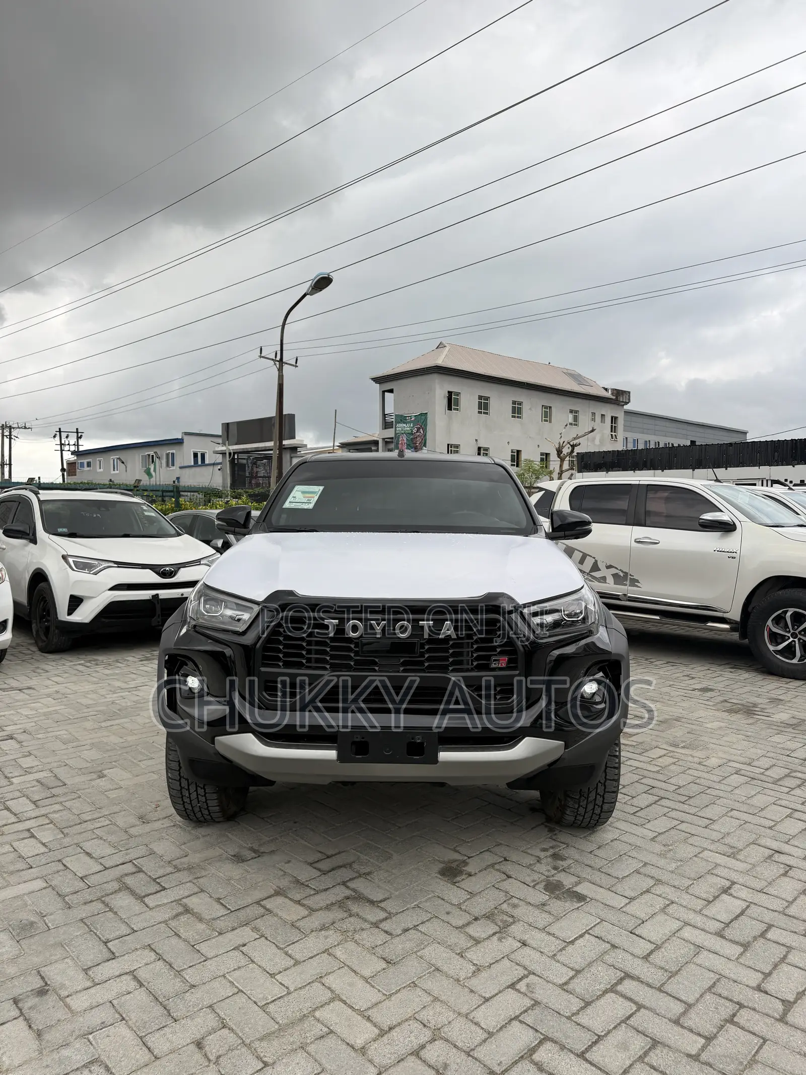 New Toyota Hilux 2025 Black