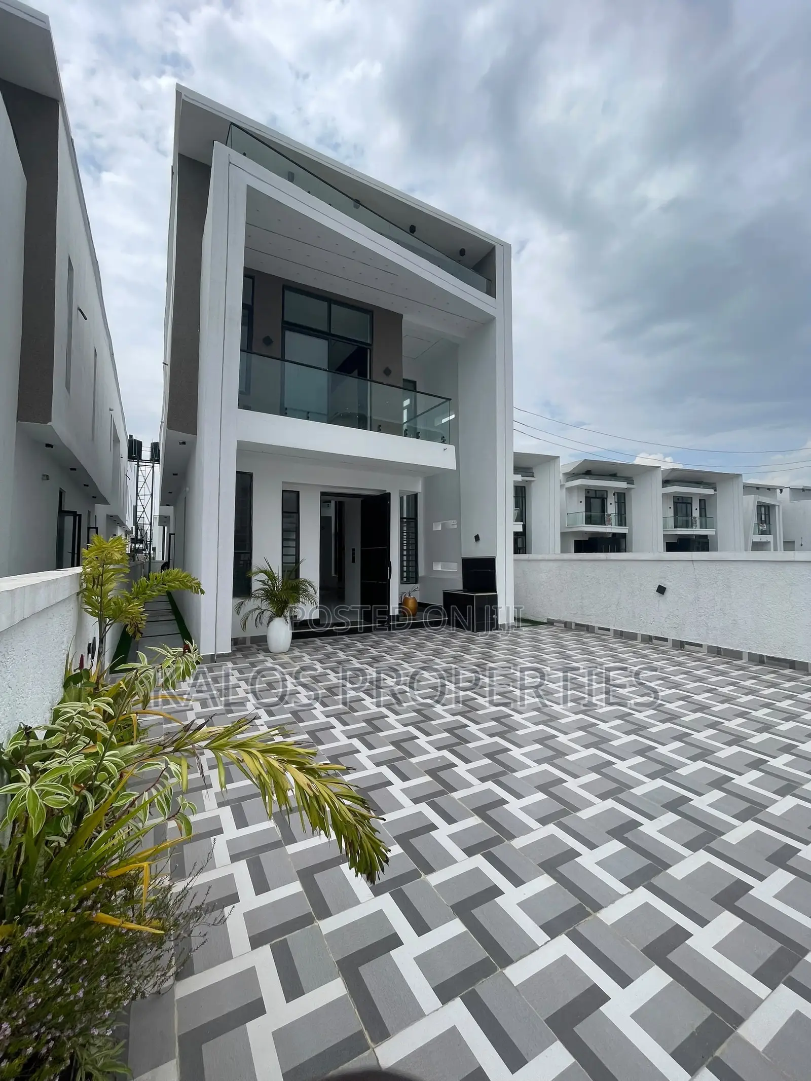 5bdrm Duplex in Ajah for sale