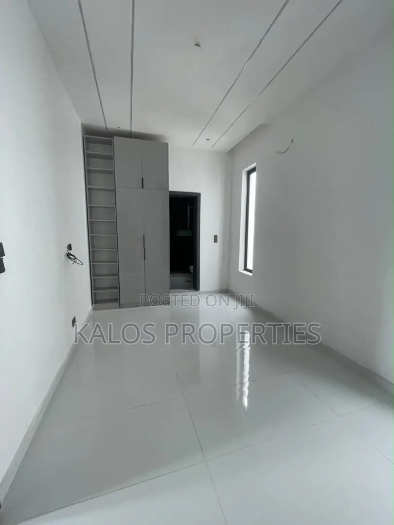 5bdrm Duplex in Ajah Lekki for sale