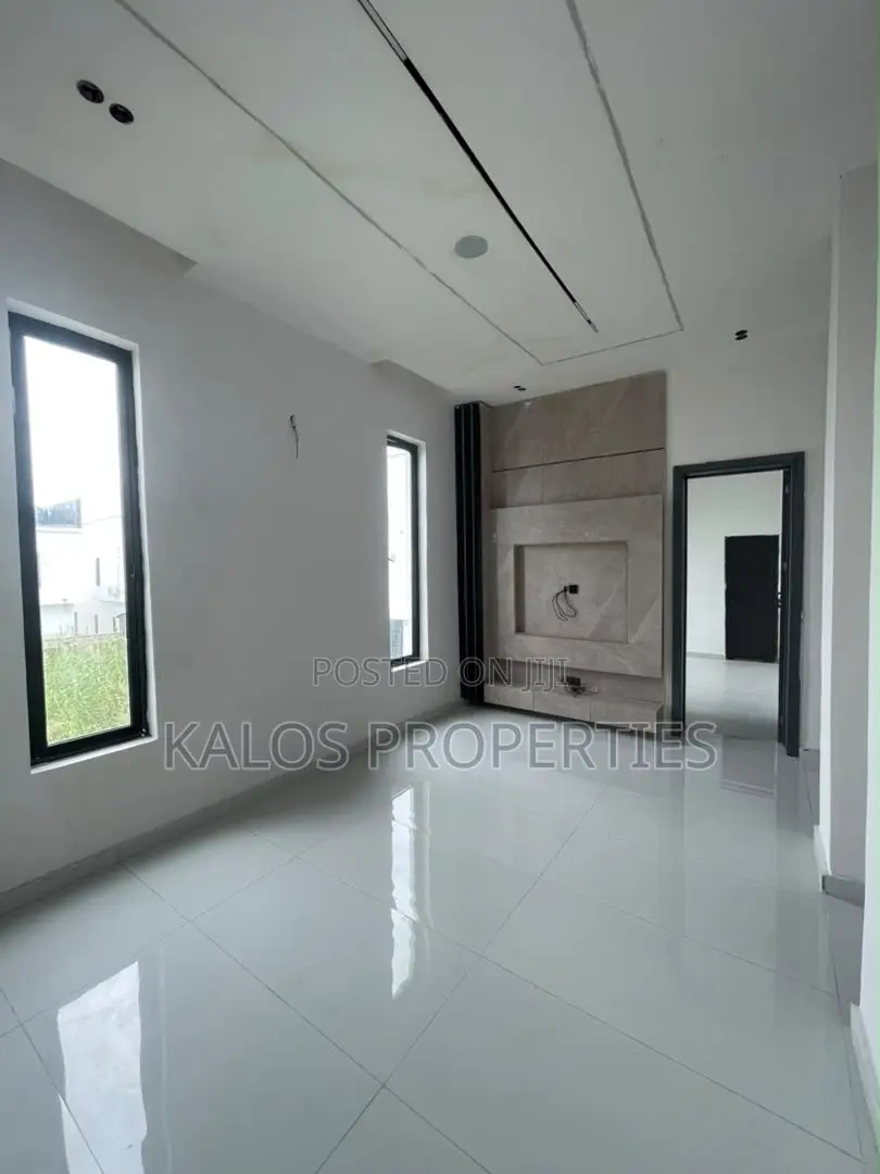 5bdrm Duplex in Ajah Lekki for sale