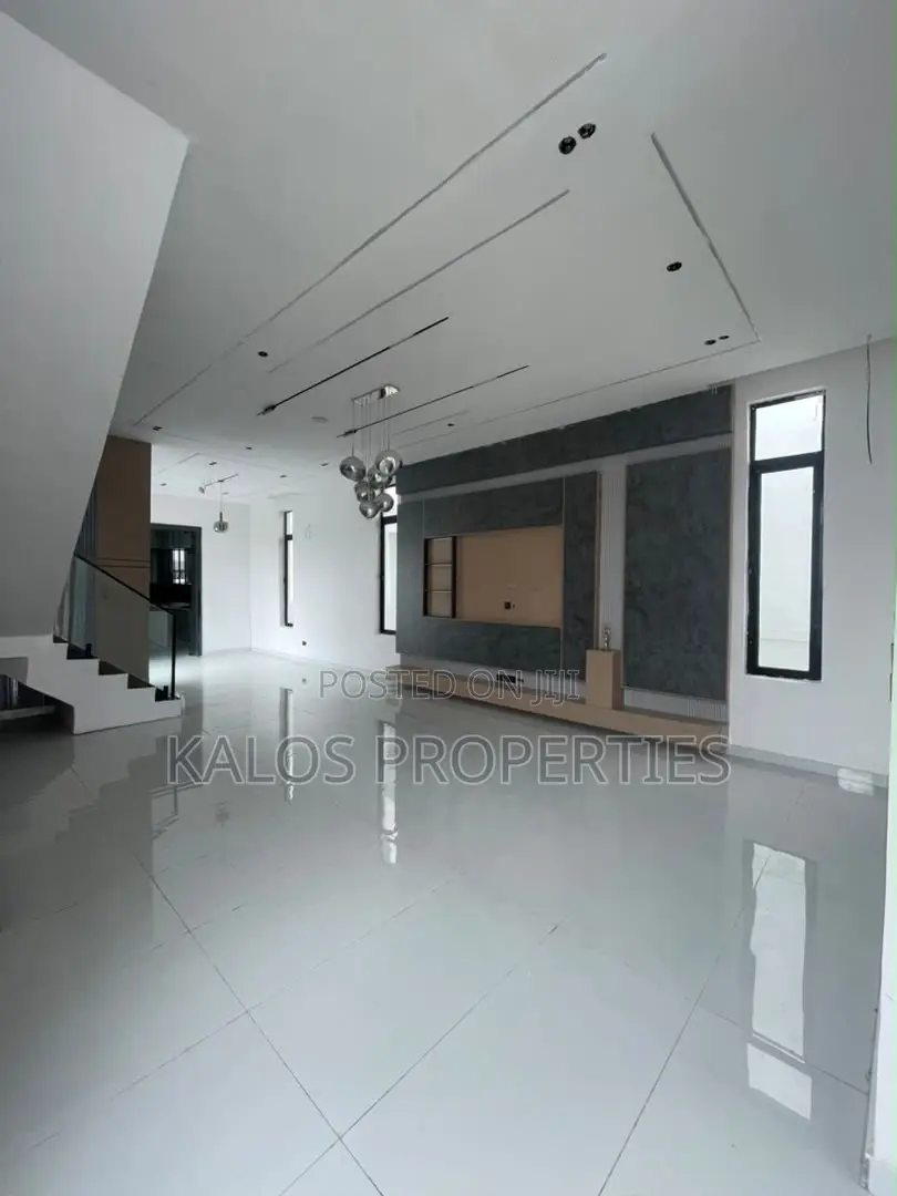 5bdrm Duplex in Ajah Lekki for sale