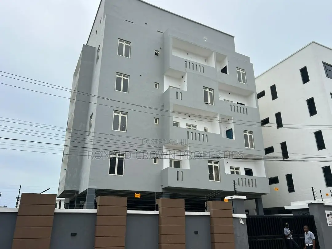 3bdrm Apartment in Lekki Phase 1 for rent