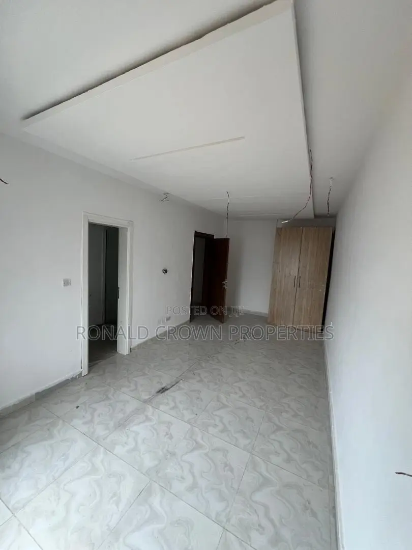 3bdrm Apartment in Lekki Phase 1 for rent