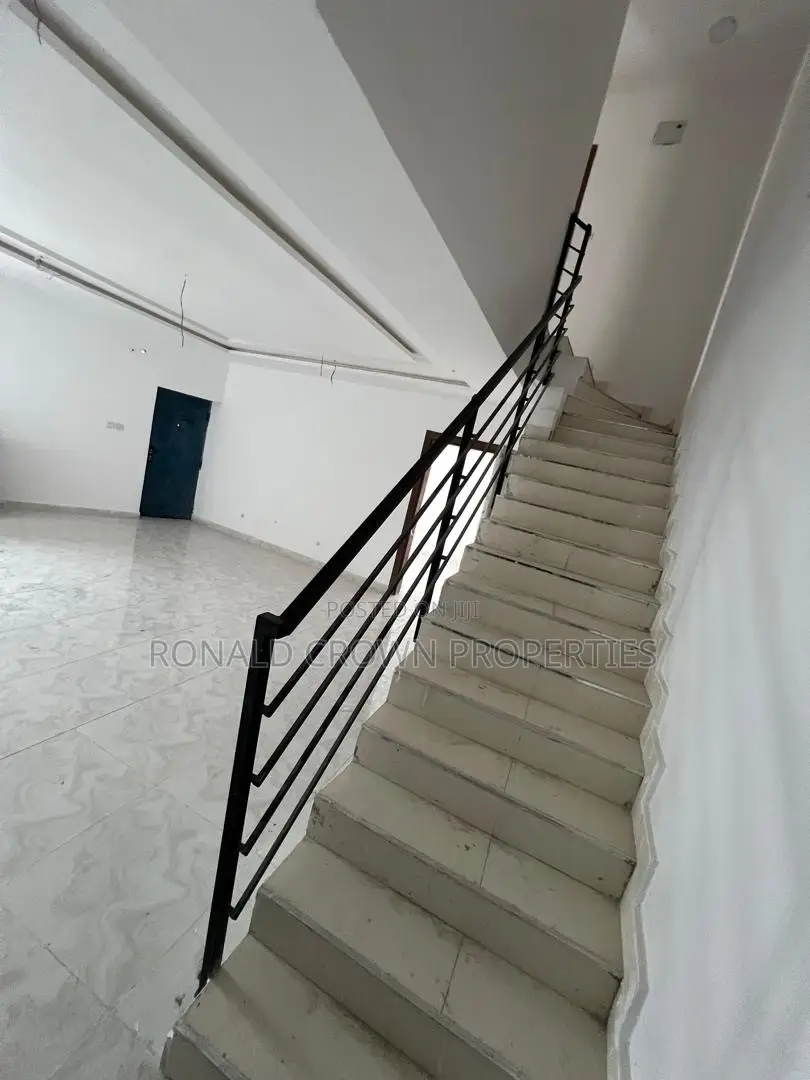 3bdrm Apartment in Lekki Phase 1 for rent