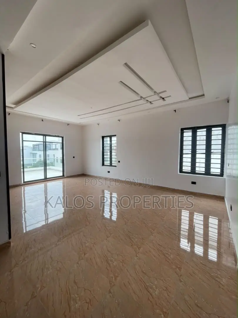 5bdrm Duplex in Osapa London for sale