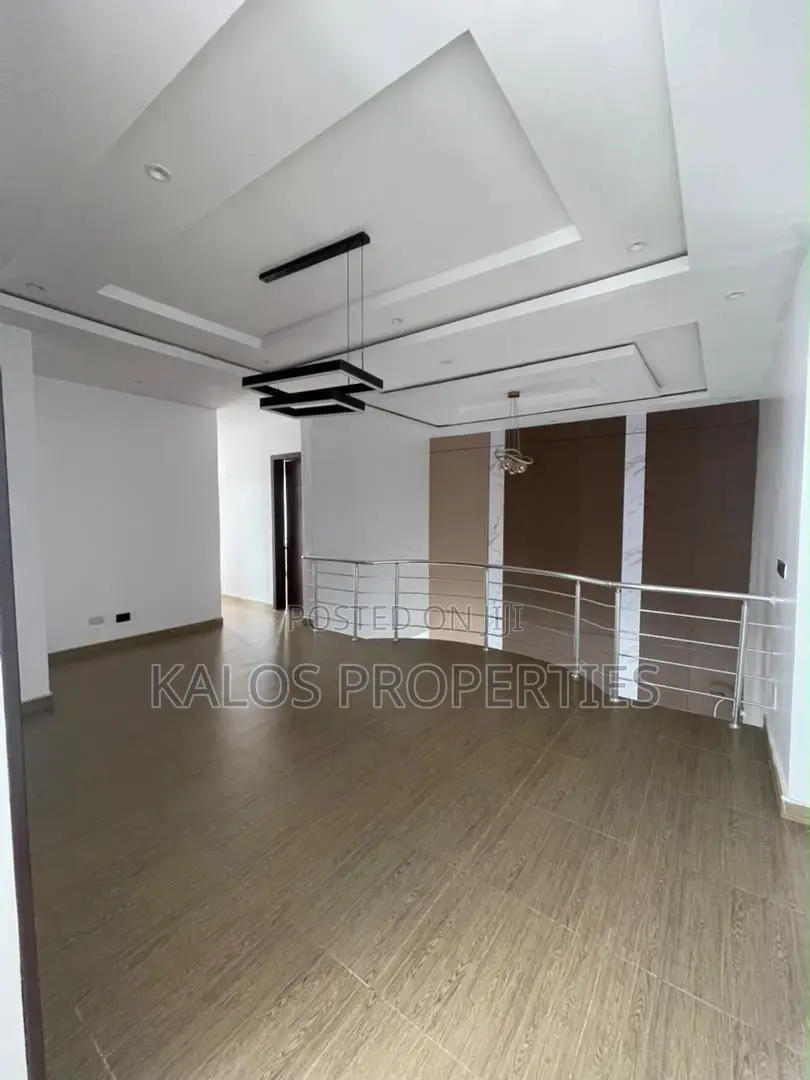 5bdrm Duplex in Osapa London for sale