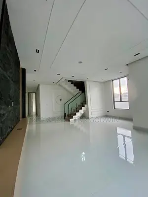 5bdrm Duplex in Chevron for sale