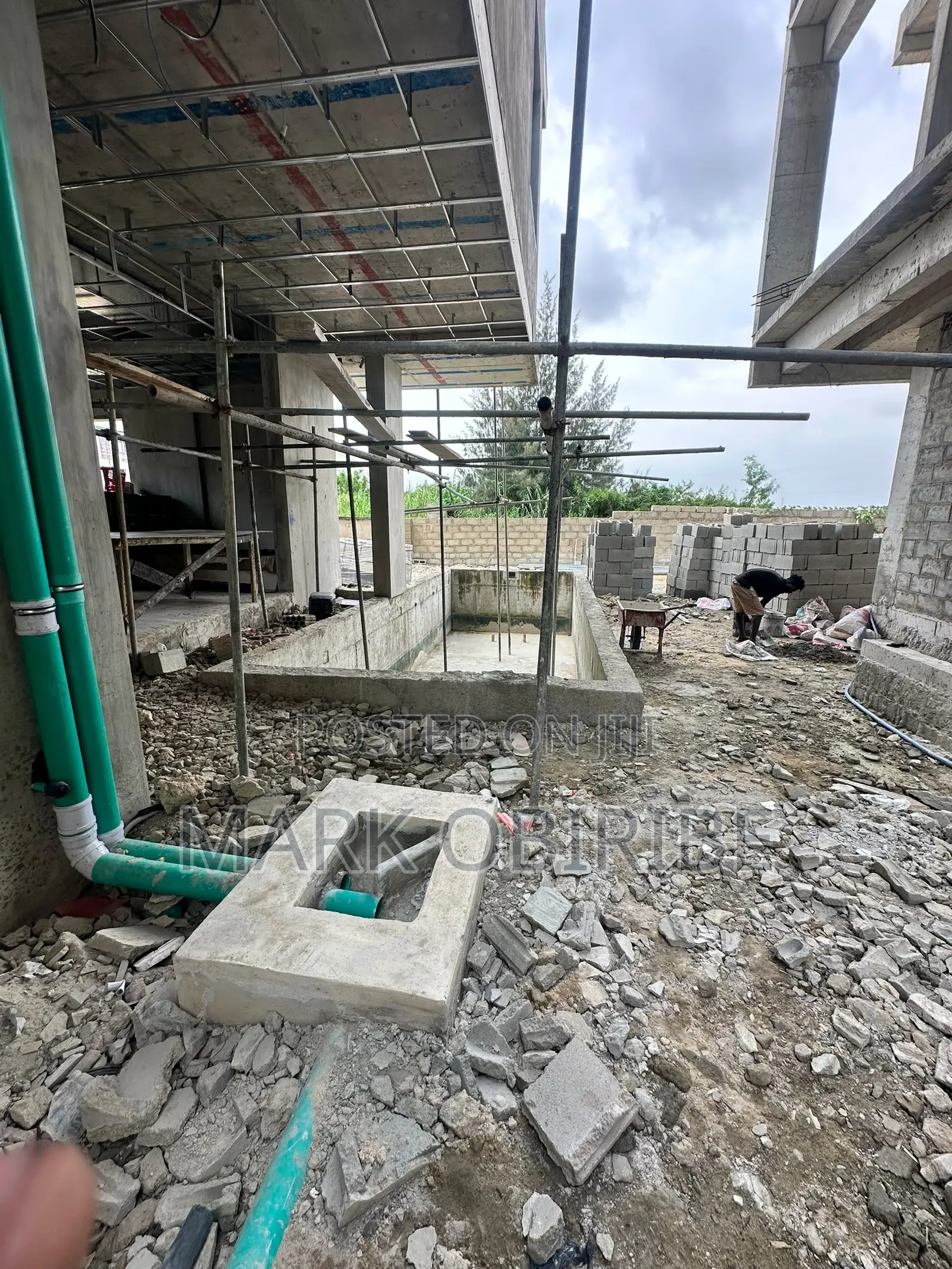 5bdrm Duplex in Banana Island for sale