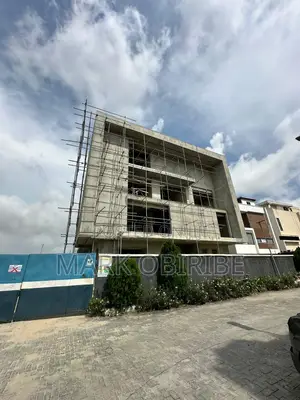 5bdrm Duplex in Banana Island for sale