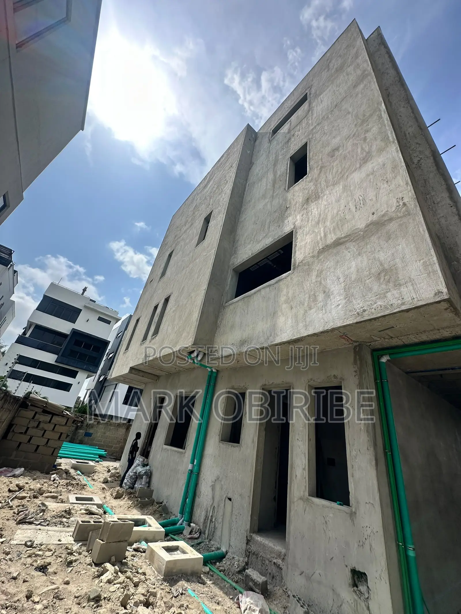 5bdrm Duplex in Banana Island for sale