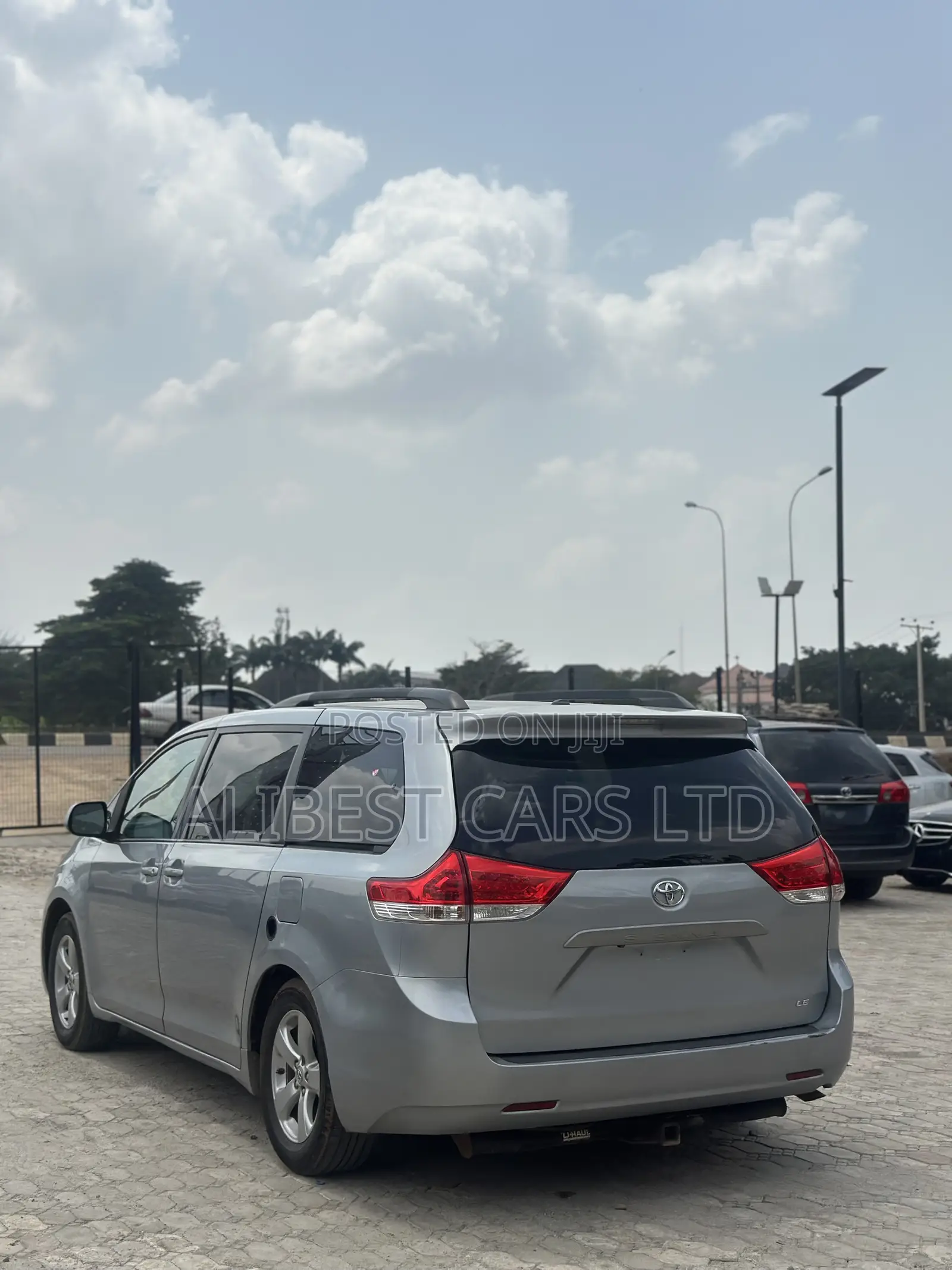 Toyota Sienna 2011 Silver
