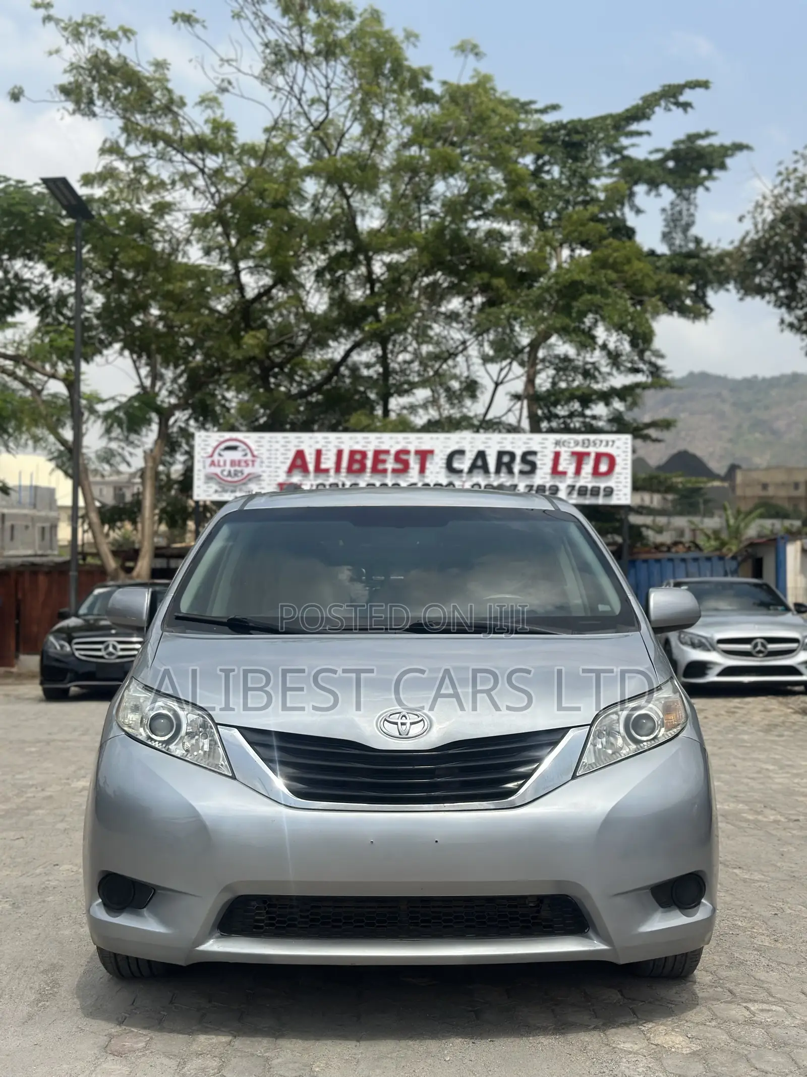 Toyota Sienna 2011 Silver