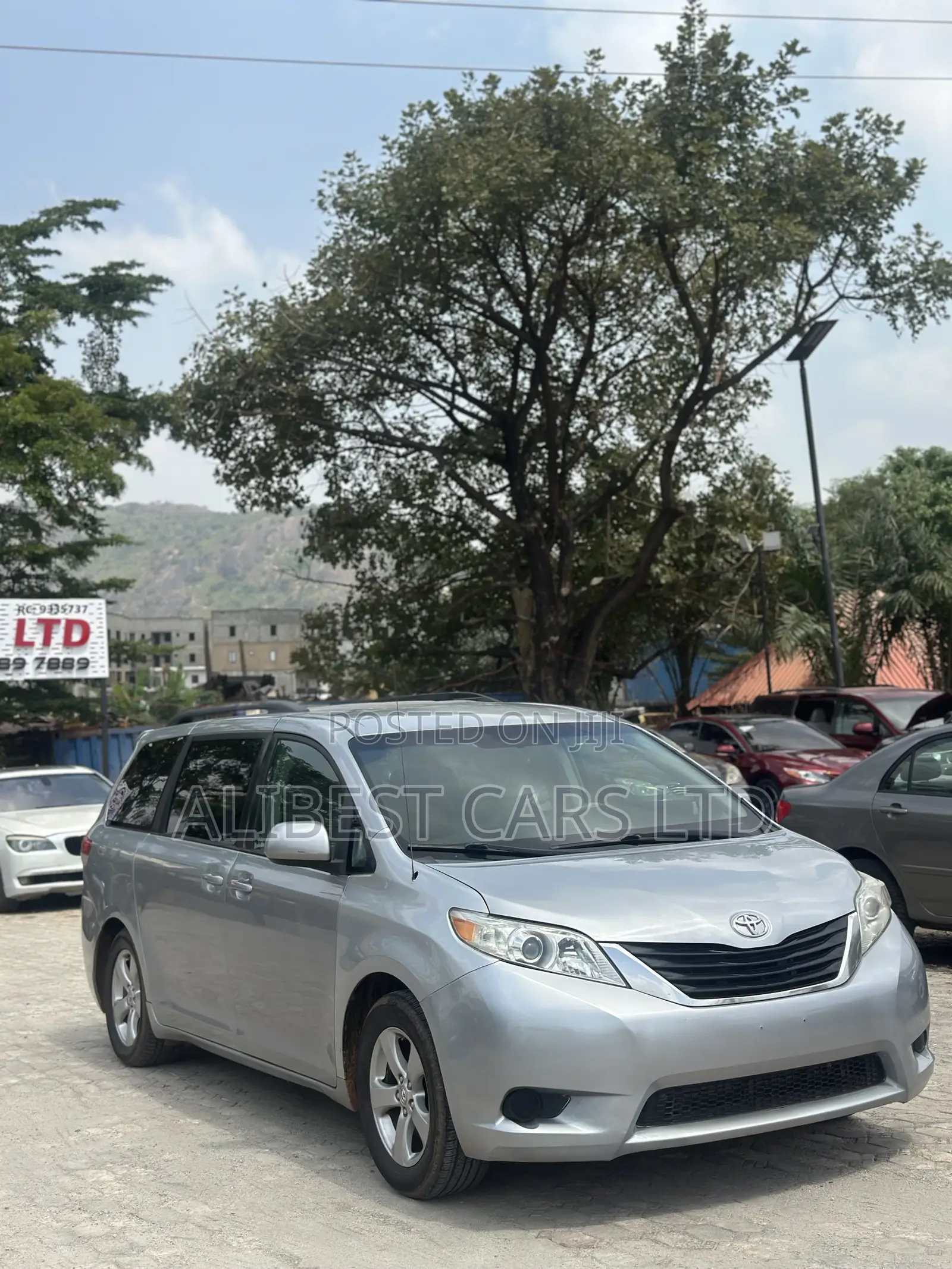 Toyota Sienna 2011 Silver