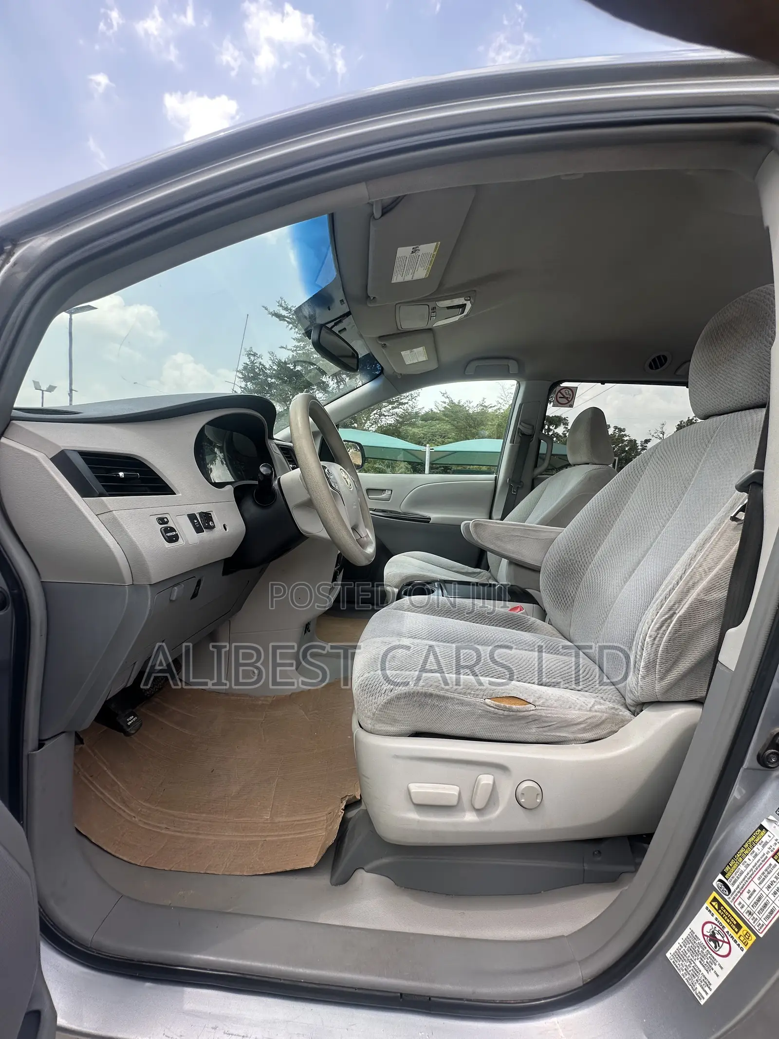 Toyota Sienna 2011 Silver