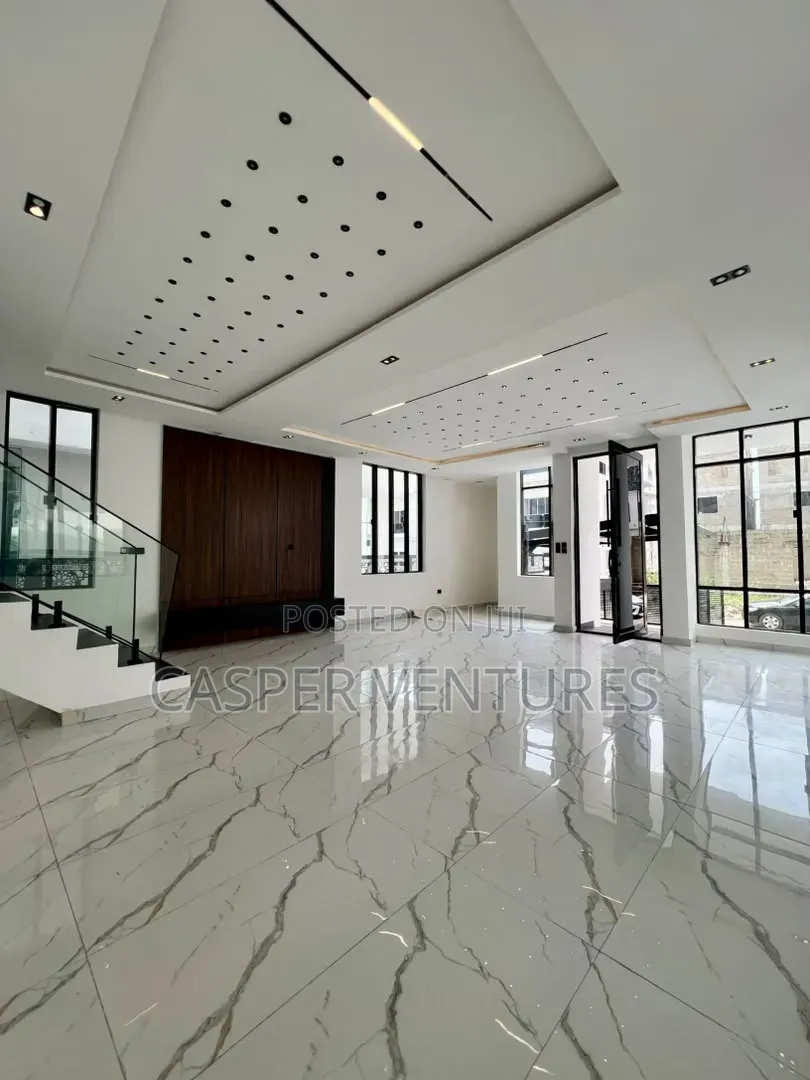 5bdrm House in Chevron for sale