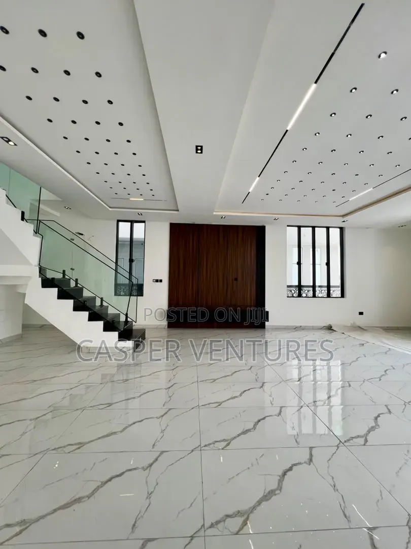 5bdrm House in Chevron for sale