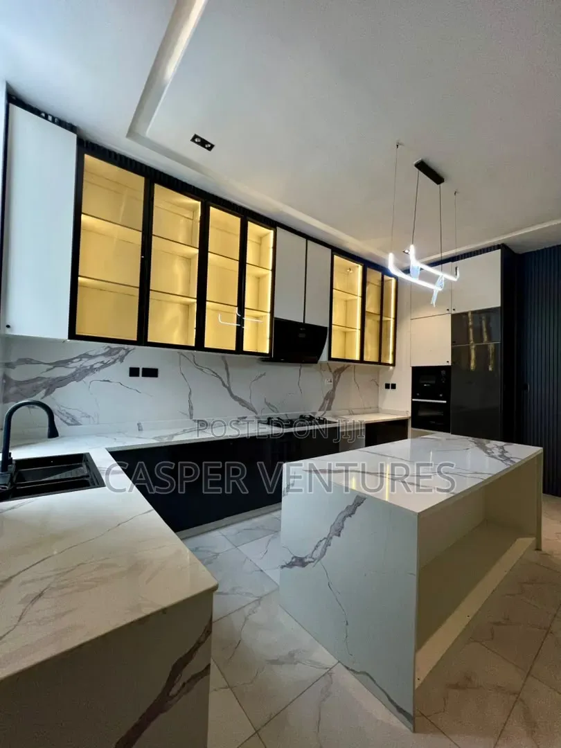 5bdrm House in Chevron for sale