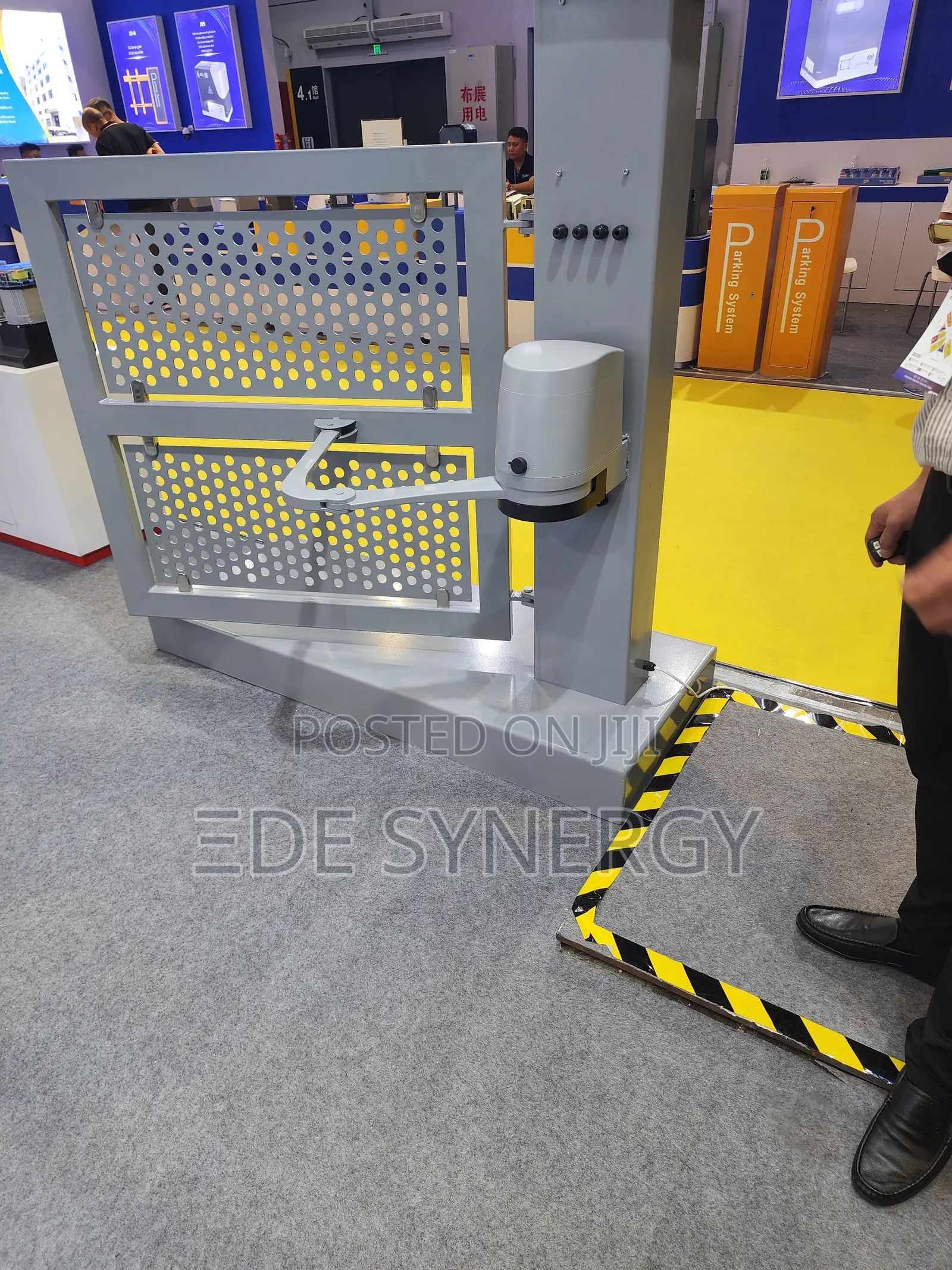 Automatic Swing Gate Opener and Electric Motor With Remote Control