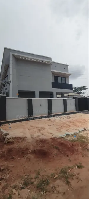 2bdrm Duplex in Royaltor Real Estate, Benin City for rent