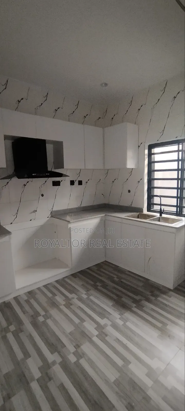2bdrm Duplex in Royaltor Real Estate, Benin City for rent