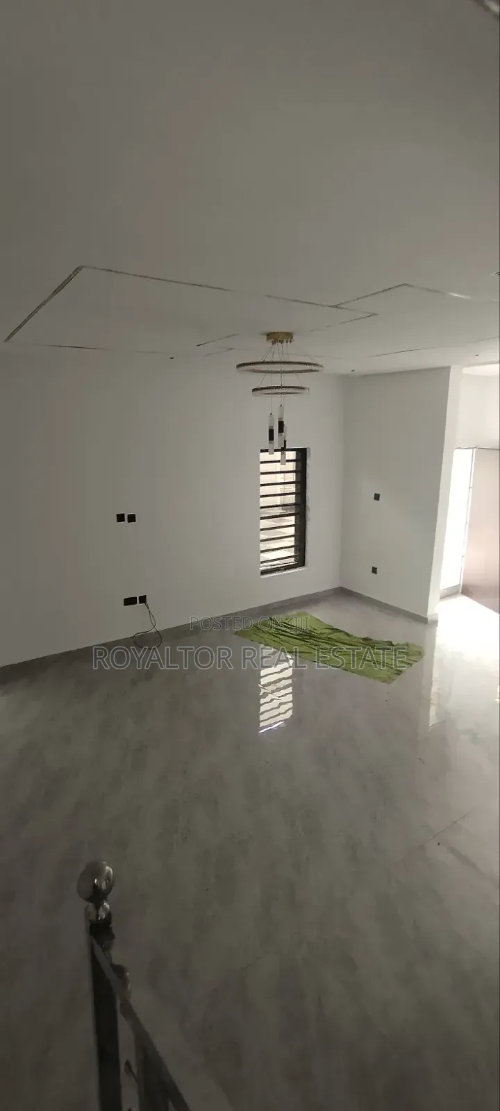 2bdrm Duplex in Royaltor Real Estate, Benin City for rent
